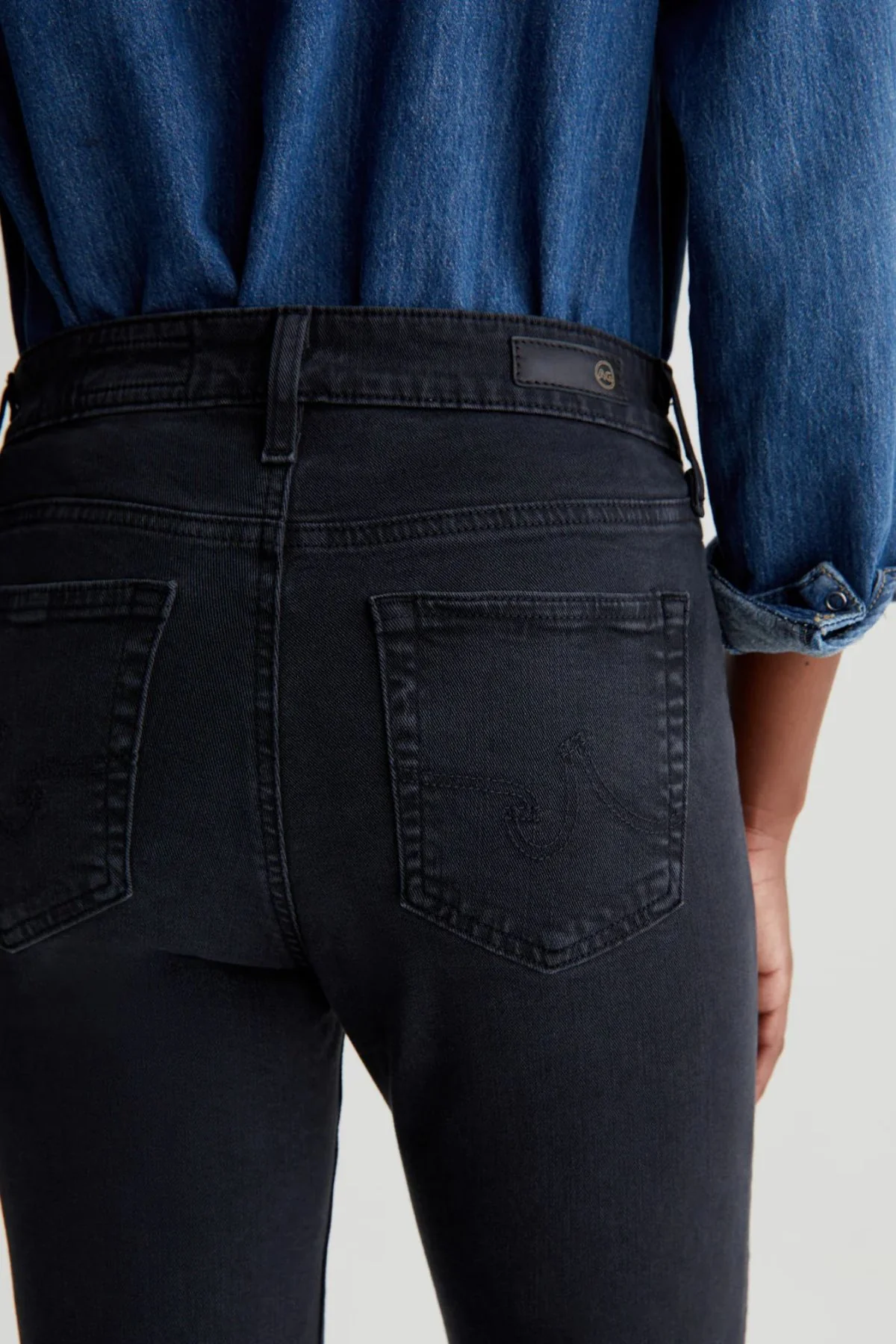 AG Denim The Mari Crop Jean - Sulphur Black - Image 8